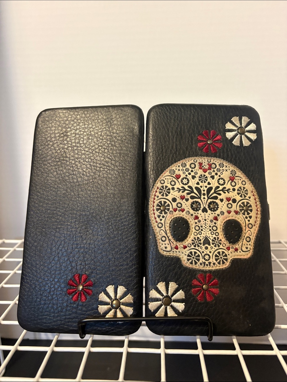 Vintage Loungefly Black Tote Cream Embroidered Sugar Skull and Matching Wallet - Picture 8 of 8